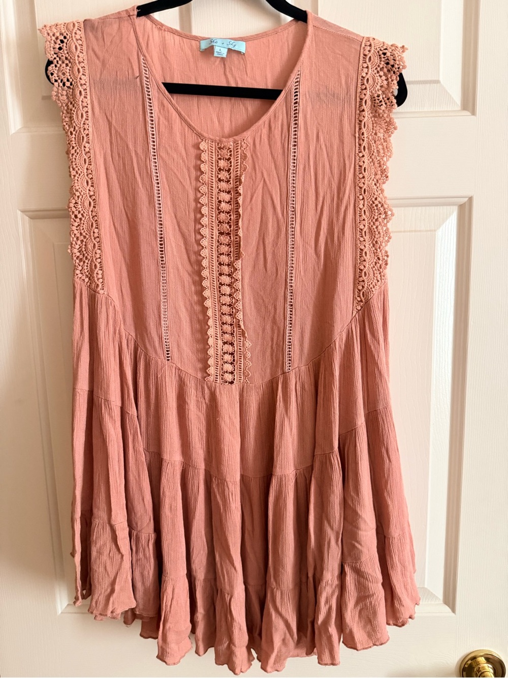 She + Sky Large Sleeveless Lace Trim Tiered Tunic Top Coral Blush Pink